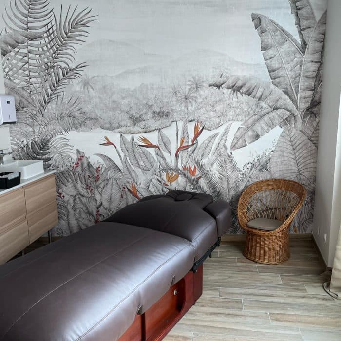 Cabine de soin apaisante, décor végétal